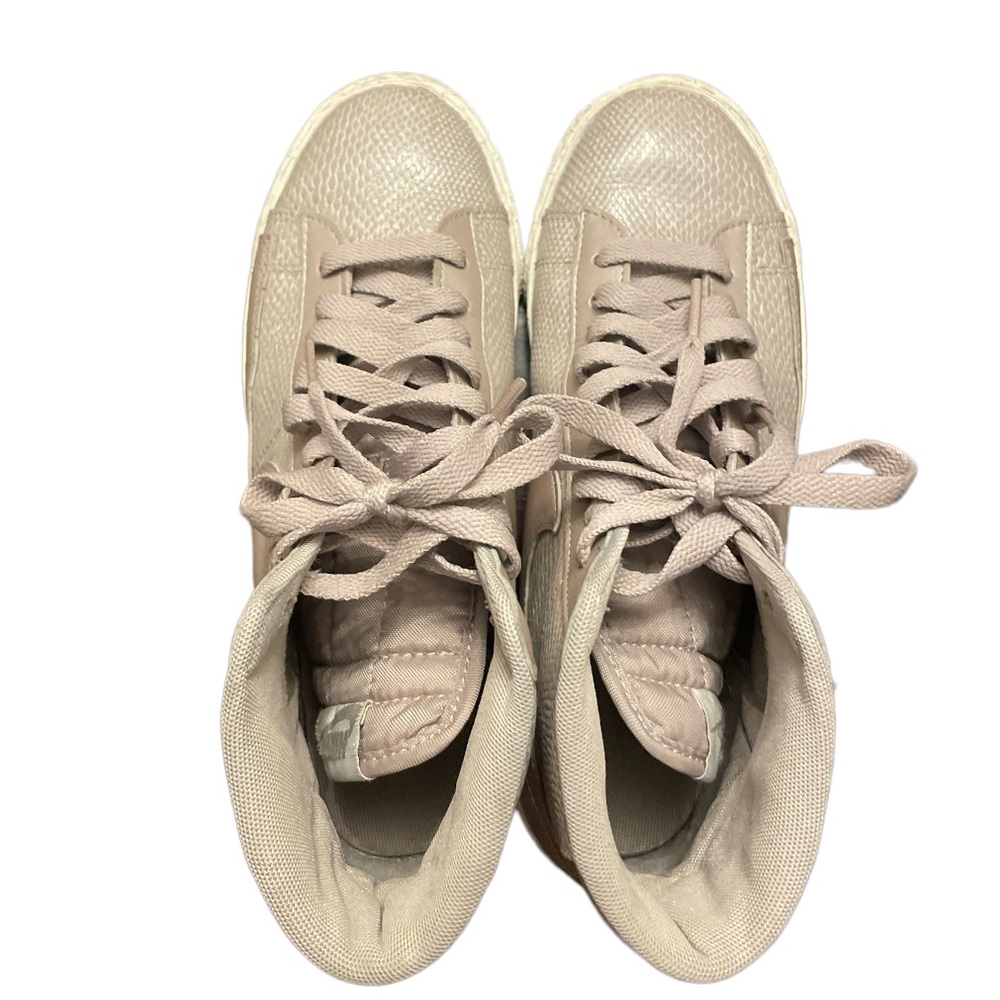 Nike Daybreak Snakeskin Champagne Color